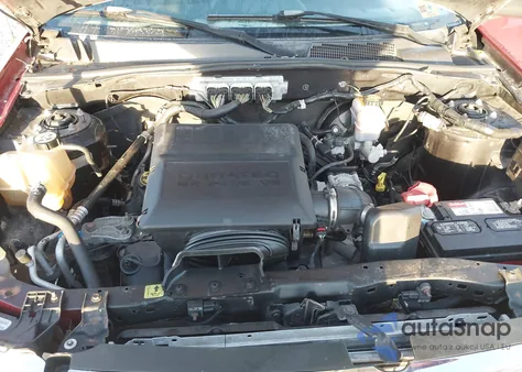 2010 Ford Escape Xlt z USA, uszkodzony, nr VIN 1FMCU9DG7AKA01290